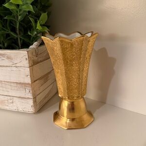 Wheeling Decorating Company Gold Encrusted Vase Doves Roses Daisies